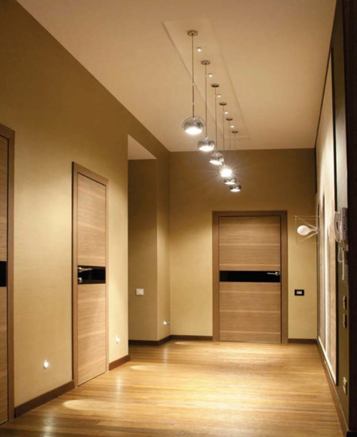 подвесные светильники в интерьере коридора фото